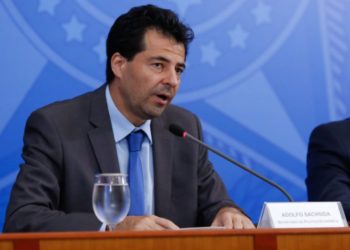 Ministro das Minas e Energia fala sobre redução da alíquota de ICMS e privatização da Petrobras