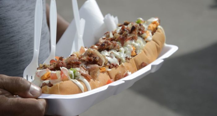 Inflação de alimentos: para economizar, brasileiro troca refeição por lanche
