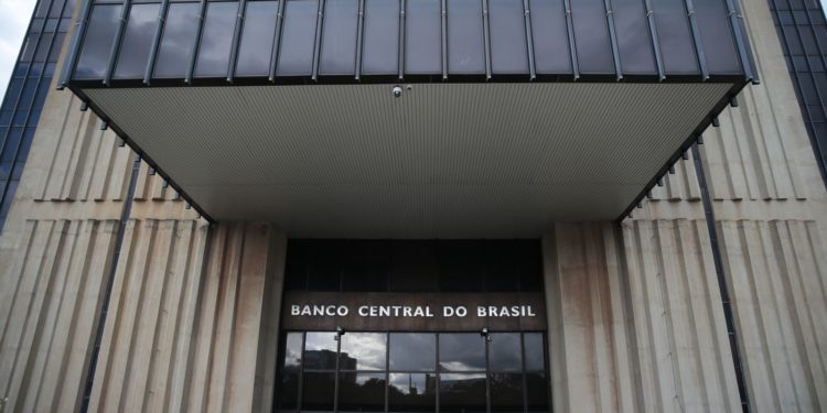 Taxa Selic: Banco Central deve anuncia taxa de 13,75%