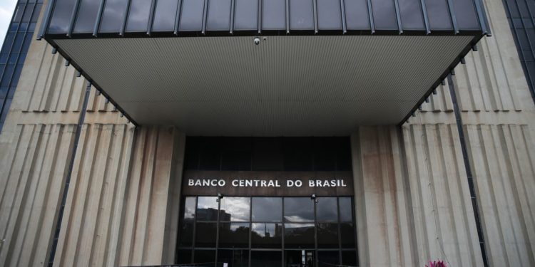 Taxa Selic em 12,25% ao ano: o que levou o BC a reduzir os juros.