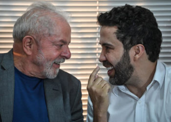 Auxílio Emergencial: Lula e Bolsonaro prometem manter programa