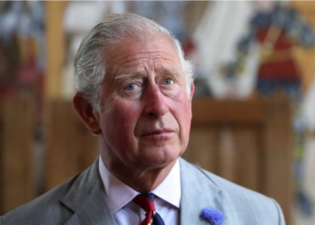 Charles III: Coroação no Reino Unido e debate sobre legado trágico da monarquia nas ex-colônias