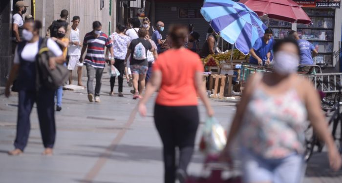 Covid-19: Brasil registra mais de 8 mil mortes em 24 horas