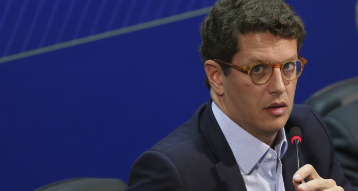 Ricardo Salles: ministro do Meio Ambiente atropelou motoboy