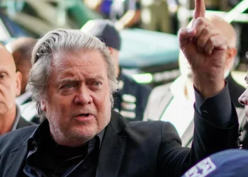 Steve Bannon: Acusações contra o ex-conselheiro de Donald Trump nos EUA