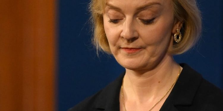 Liz Truss: crise derrete popularidade da primeira-ministra da Grã-Bretanha