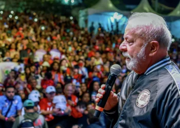 Lula recebe apoio dos criadores do Plano Real