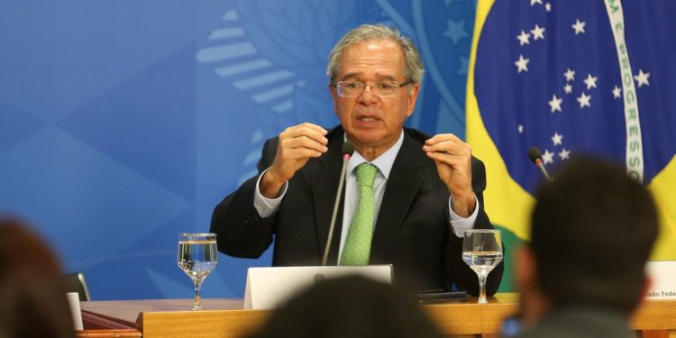 FMI: Projeções de crescimento do PIB brasileiro e opinião de Paulo Guedes