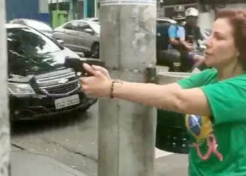 Carla Zambelli: passado da deputada na Espanha e constrangimento para Bolsonaro