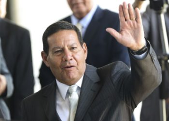 Hamilton Mourão contesta decisão de Alexandre de Moraes contra o PL