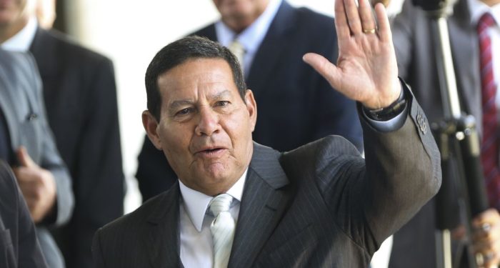 Hamilton Mourão contesta decisão de Alexandre de Moraes contra o PL