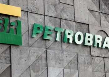 Petrobras: Escândalo no pagamento de dividendos.