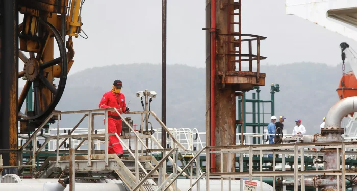 Chevron de volta a Venezuela: EUA autoriza empresa explorar e vender petróleo venezuelano
