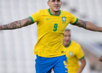 Uniformes da seleção na Copa do Catar: Entenda a tecnologia têxtil que modernizou esses materiais.
