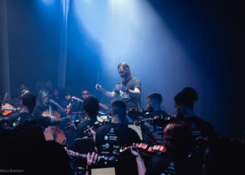 Orquestra Maré do Amanhã: apresentação de natal e a história da OMA, orquestra da favela da Maré no RJ.