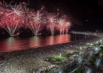 Queima de fogos na virada de ano no RJ.