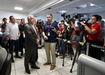 Aeroportos do Rio: Prefeitura e governo Federal tentam evitar colapso no Carnaval.