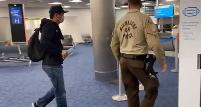 Prisão do ex-ministro Anderson Torres: desembarque no aeroporto e levado pela Polícia Federal.