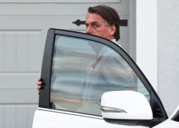 Jair Bolsonaro nos EUA: filho do ex-presidente diz que ele não pretende voltar ao Brasil.