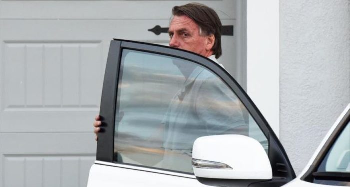 Jair Bolsonaro nos EUA: filho do ex-presidente diz que ele não pretende voltar ao Brasil.