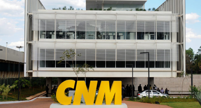Novo piso nacional do Magistério: CNM diz que medida é ilegal.