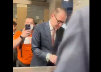 Cristiano Zanin: Advogado de Lula vítima de assédio e ameaças em Aeroporto de Brasília.