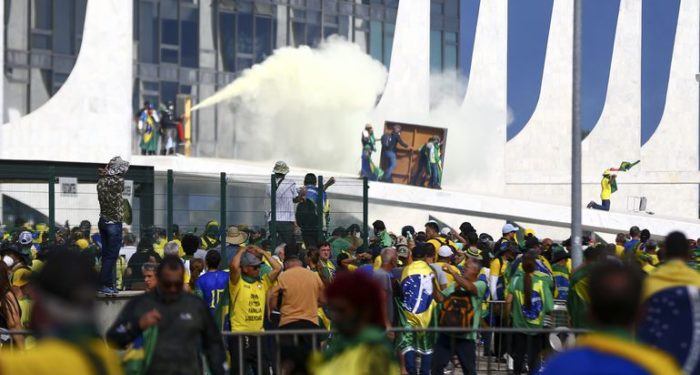 Após invasão de prédios oficiais, AGU pede prisão do ex-secretário do DF.