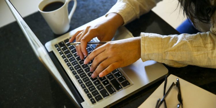 Negócios online no RJ: Faturamento das pequenas e médias empresas com vendas online no Estado do Rio de Janeiro.