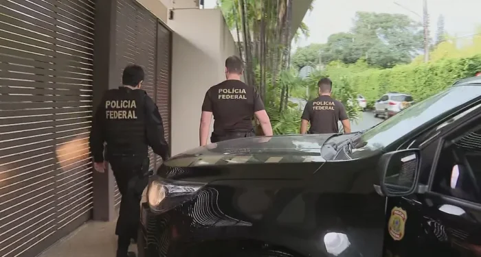 Polícia Federal na casa de Ibaneis Rocha: entenda a investigação que envolve o governador do DF em atos antidemocráticos.