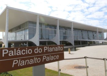 Notícias do Rio de Janeiro: Reunião ministerial de Lula, Hillary Clinton será professora e empresa Visão sofrendo ataques.