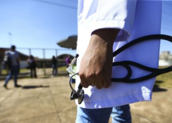 Programa Mais Médicos: Decisão de desembargador autoriza retorno dos médicos cubanos.