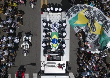 Velório e sepultamento de Pelé: cerca de 250 mil pessoas na cerimônia.