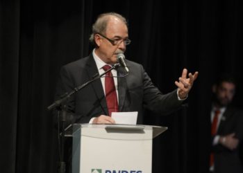 Posse de Aloízio Mercadante no BNDES: presidente da instituição quer ampliar pauta de exportação.