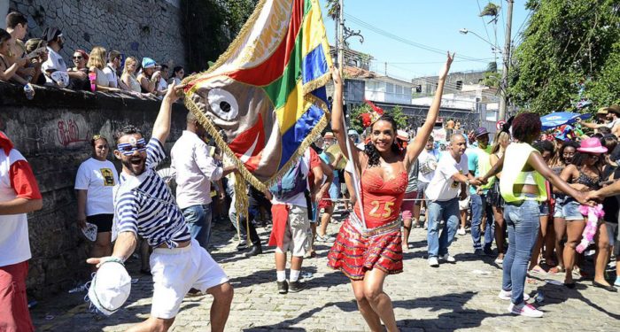 Desfile do bloco Carmelitas no Rio de Janeiro.