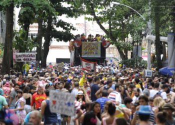 Blocos de rua Rio de Janeiro: mais de 40 blocos desfilando no primeiro fim de semana de fevereiro.