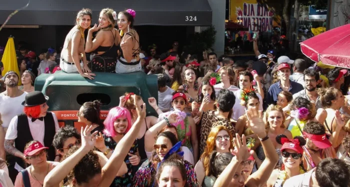 Pré-carnaval de rua: data que os blocos de São Paulo começam a desfilar.