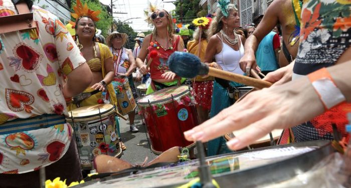 Desfiles de bloco no Rio de Janeiro: 453 agremiações estarão desfilando em 2024