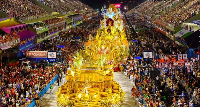 Carnaval do Rio de Janeiro: Desfile na marquês de Sapucaí na sexta-feira e sábado de carnaval.
