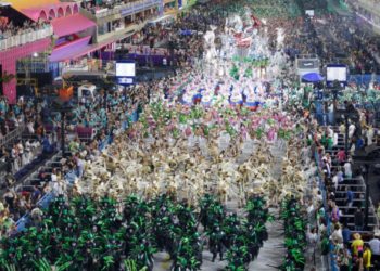 Desfiles das Escolas do Grupo Especial do Rio de Janeiro: Confira programação do domingo na Sapucaí.