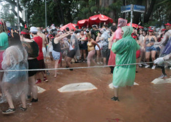 Sábado de carnaval com chuva em SP: Cidade entra em estado de Alerta.