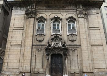 Igreja Nossa Senhora do Carmo: patrimônio histórico enfrenta riscos de incêndio.