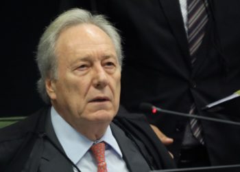Ações contra Lula anuladas no STF: ministro aponta vícios na Operação Zelotes e na Lava-Jato.