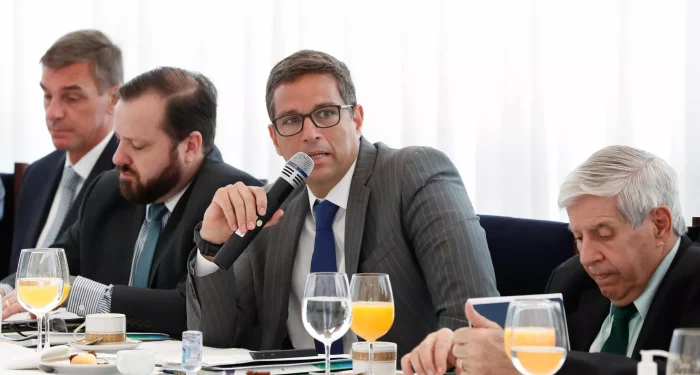 Taxa de justos Selic: Banco Central estaria usando a política de juros para conspirar contra o governo Lula.