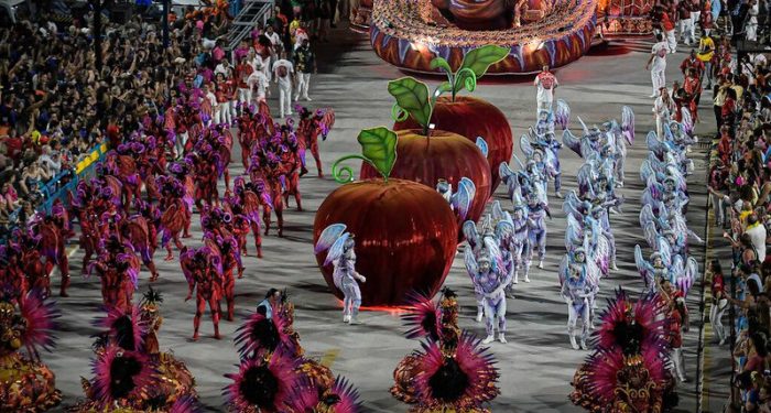 Escolas de Samba, Grupo Especial no Rio: Desfiles na noite de segunda-feira, dia 20.