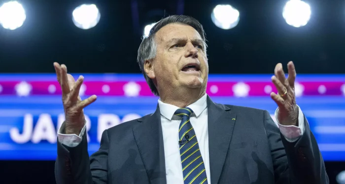 Bolsonaro em evento Republicano nos EUA: críticas ao episódio dos navios iranianos.