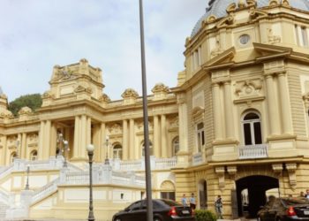 LDO do Rio de Janeiro prevê déficit de R$ 100 bilhões em 2024.