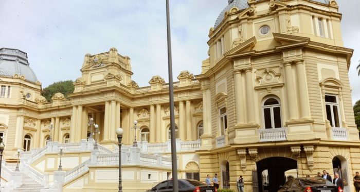 LDO do Rio de Janeiro prevê déficit de R$ 100 bilhões em 2024.