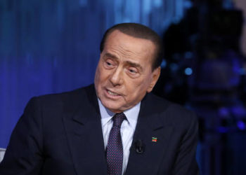 Sílvio Berlusconi: ex-primeiro-ministro internado com leucemia.