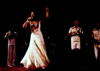 Clara Nunes: 40 anos sem a cantora que foi pioneira no combate a intolerância religiosa.