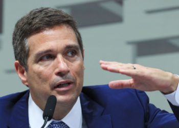 Roberto Campos Neto em audiência no Senado: incoerências no discurso do presidente do Banco Central.